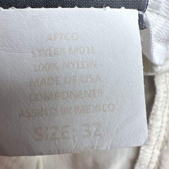 AFTCO Bluewater Cargo Nylon Fishing Shorts Size 32 Tan Ivory Elastic Waist 7” - Picture 9 of 11